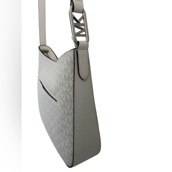 Michael Kors Kensington Logo Large
Crossbody Bag - Picture 4 of 7